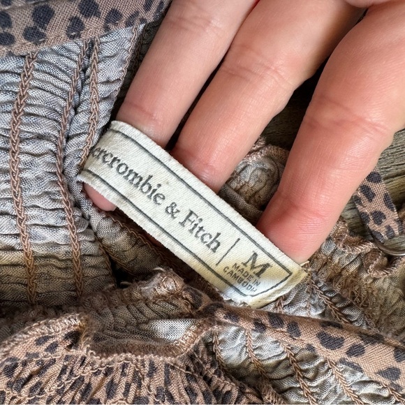 Abercrombie & Fitch Leopard Smocked Wide Leg Jumpsuit- Medium - Picture 4 of 5